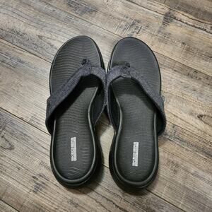 Skechers Goga Max Flip Flops Sandals size 9 Pre-owned excellent condition